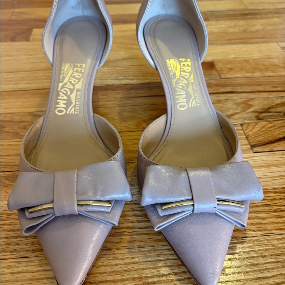 Salvatore Ferragamo Tan Bow Heels (size 7.5)